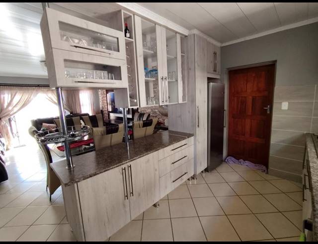 3 BEDROOM HOUSE FOR SALE IN HEATHERVIEW